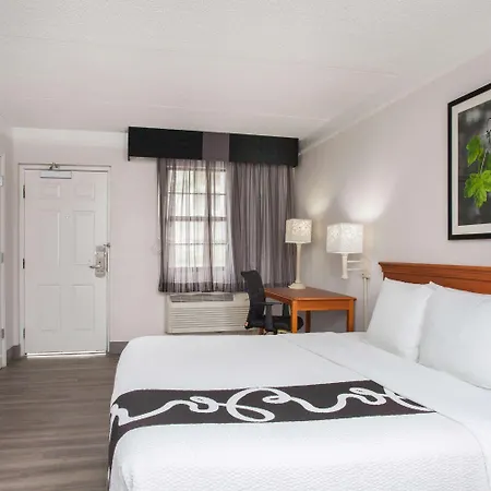 Baymont By Wyndham Fort Myers Central-2